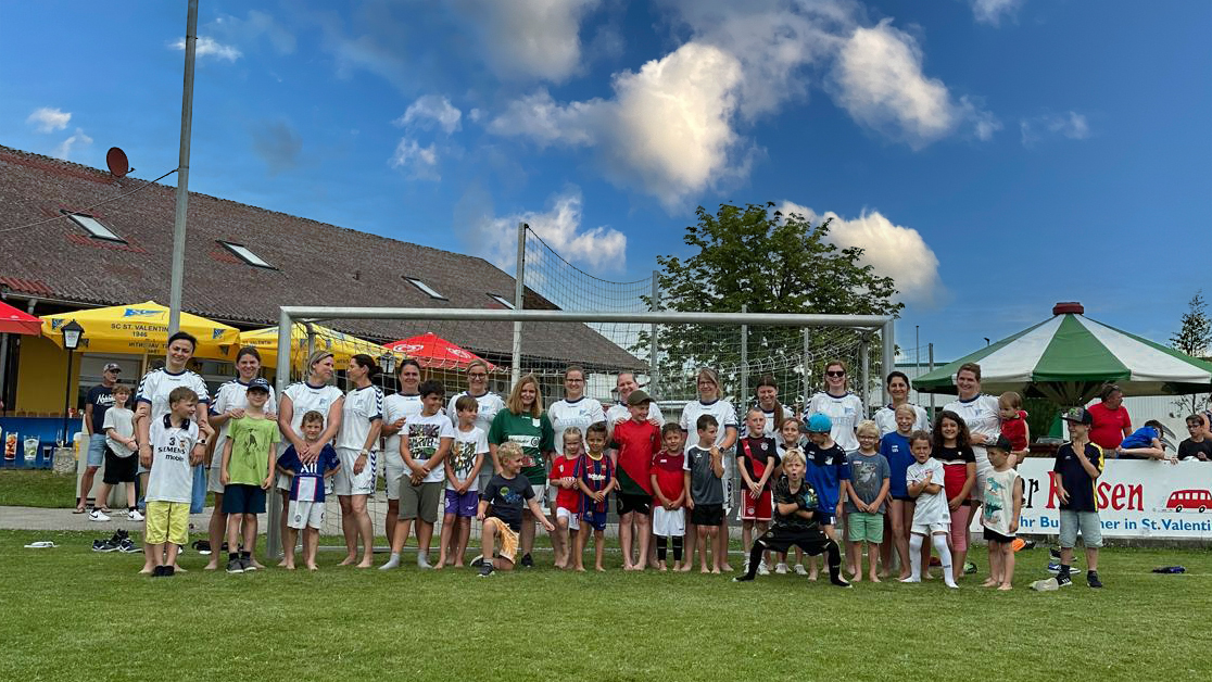 Gruppenbild Mamis mit Spieler:innen